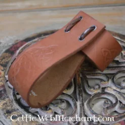 Leonardo Carbone Drikkehorn Holder Med Keltisk Knob -Svaerd Salg drikkehorn holder med keltisk knob 2