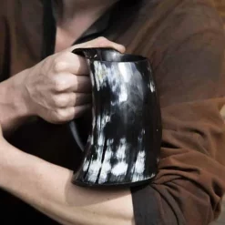 Epic Armoury Horn Kop Med øre 0,5L, Mørke -Svaerd Salg horn kop med ore 05l morke 1