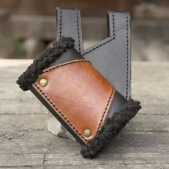 Epic Armoury LARP Sværdholder Med Pels, Sort-brun