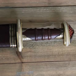 Deepeeka Sutton Hoo Sværd Med Emalje 10 Deepeeka Sutton Hoo Sværd Med Emalje -Svaerd Salg sutton hoo svaerd med emalje 2