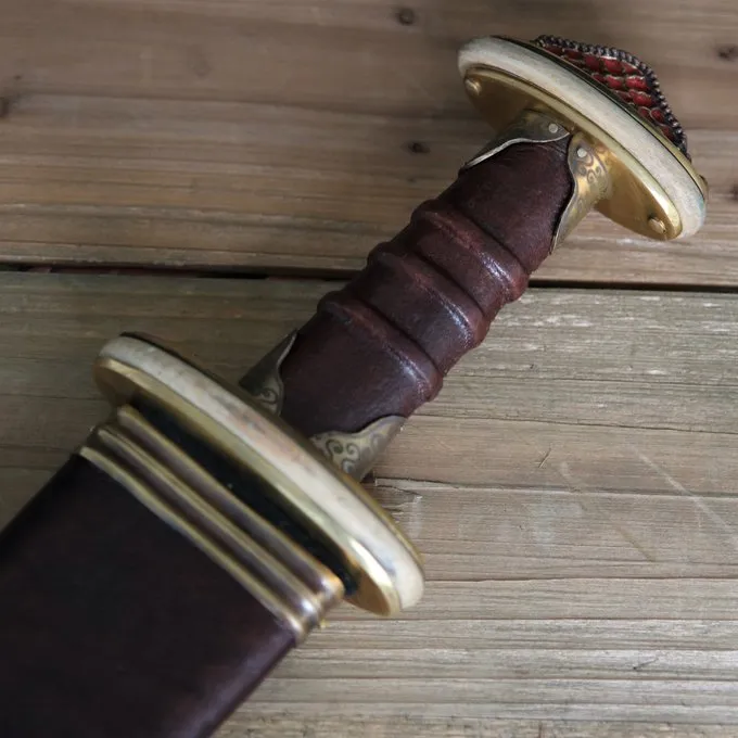 Deepeeka Sutton Hoo Sværd Med Emalje 8 Deepeeka Sutton Hoo Sværd Med Emalje - Billede 6